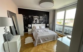 Budacastle Panoramic Luxurious Family Apt, Free Parking Included